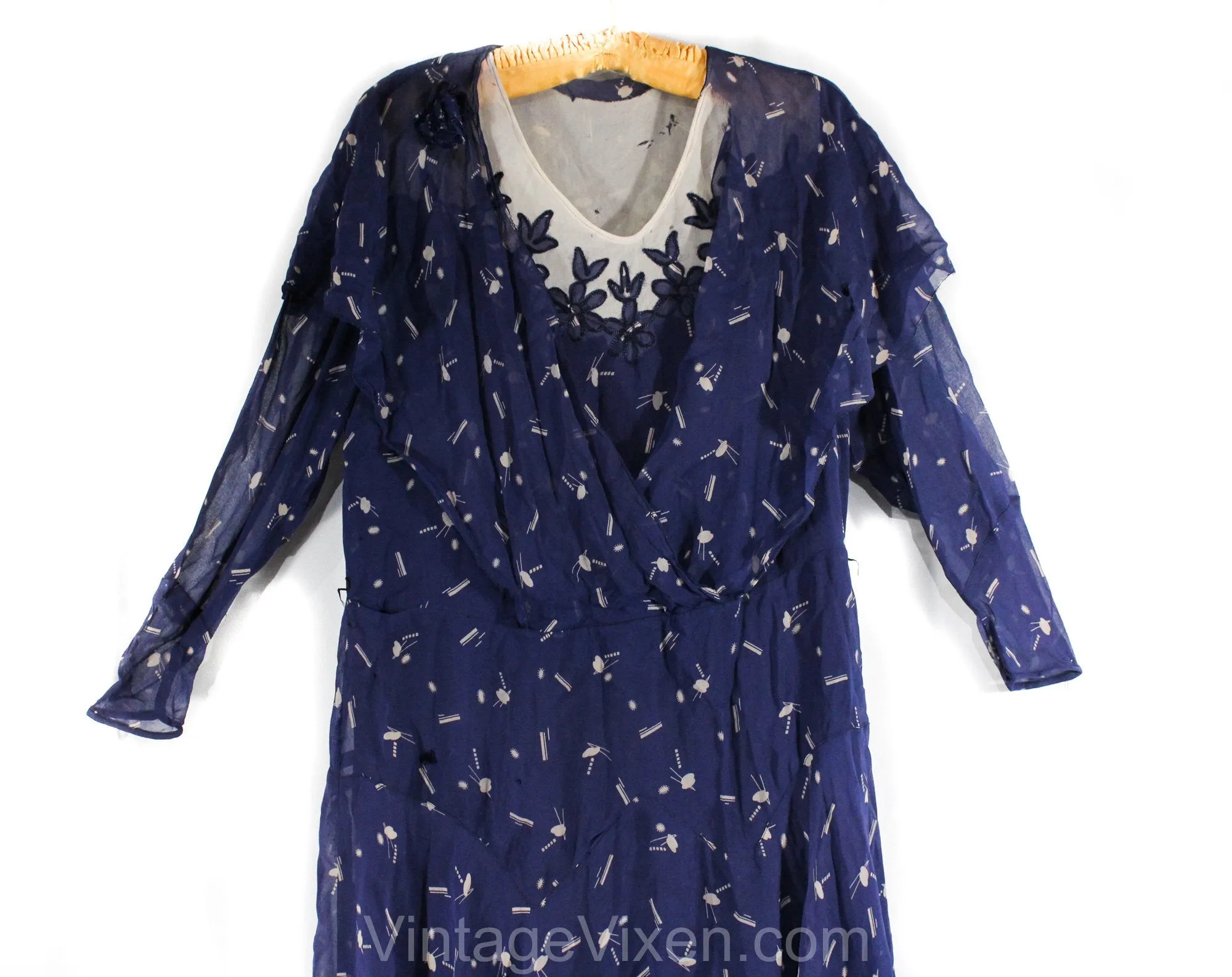 As Is Size 12 1920s 30s Novelty Print Dress - Blue & White Deco Artists Palettes - Chain Stitched Flowers - Fragile Torn - Bust 38 - 50832