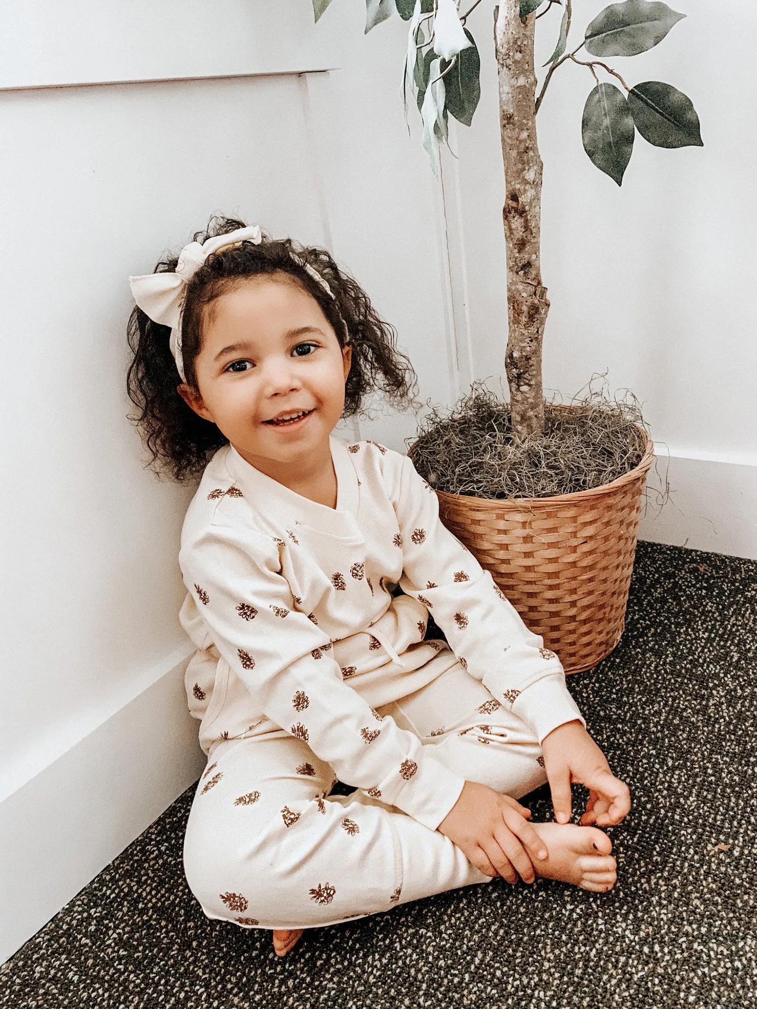 Kids' Printed Sweatshirt & Jogger Set in Buttercream Pinecone