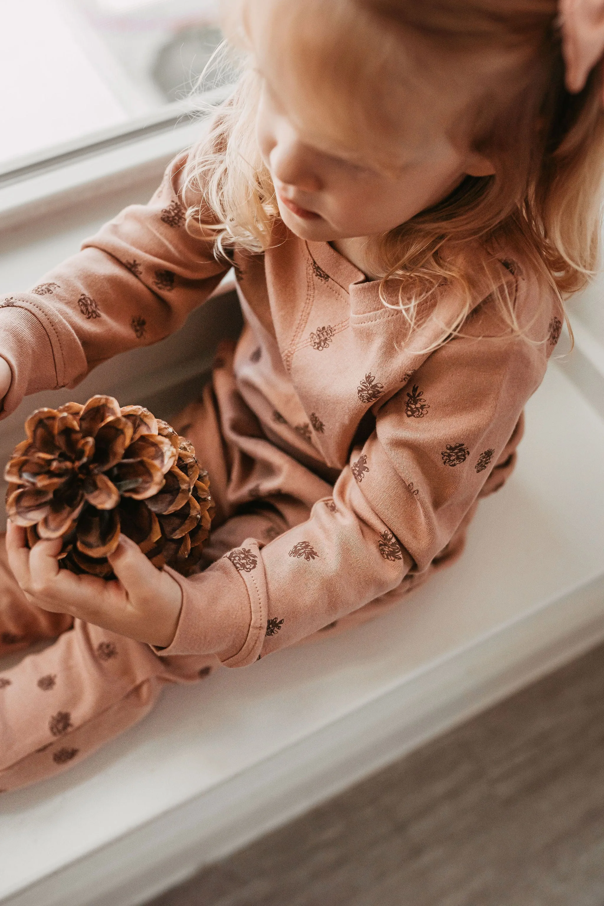 Kids' Printed Sweatshirt & Jogger Set in Nutmeg Pinecone